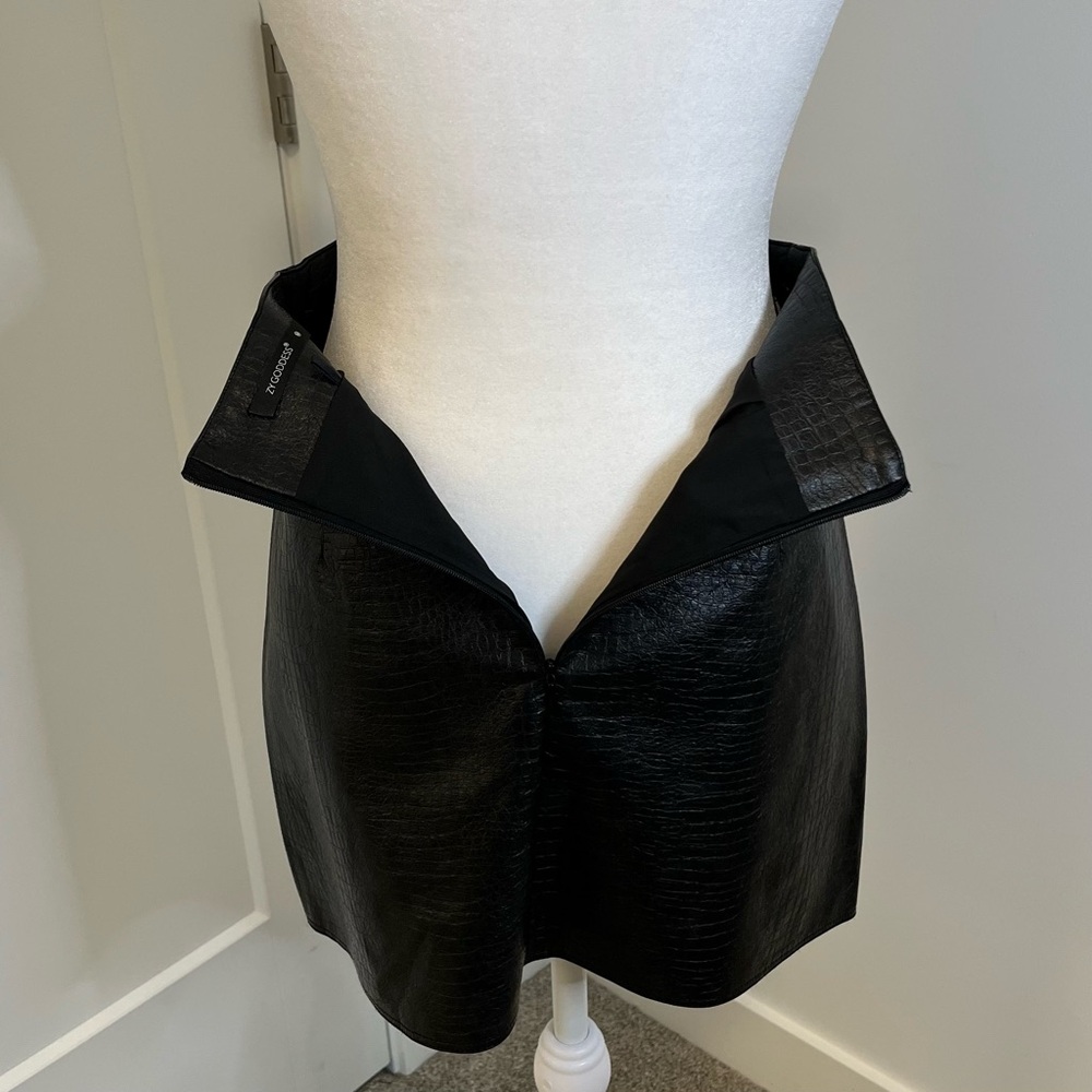 ZY Goddess Black Faux Leather Skort - Size M - FREE SHIPPING on Bundles $95+ - Picture 7 of 14